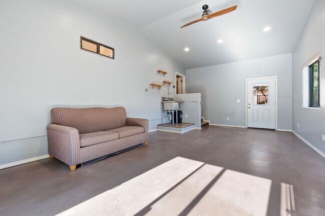 Building Photo - Charming 3 Bedroom + Bonus Room in Eagle R...