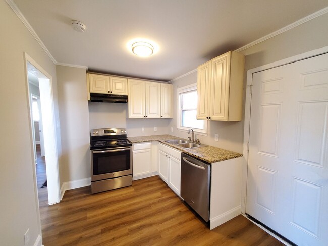 Building Photo - Beautiful Home in Charlotte NC 28216