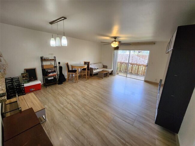 Building Photo - 219 NE 14th Ave