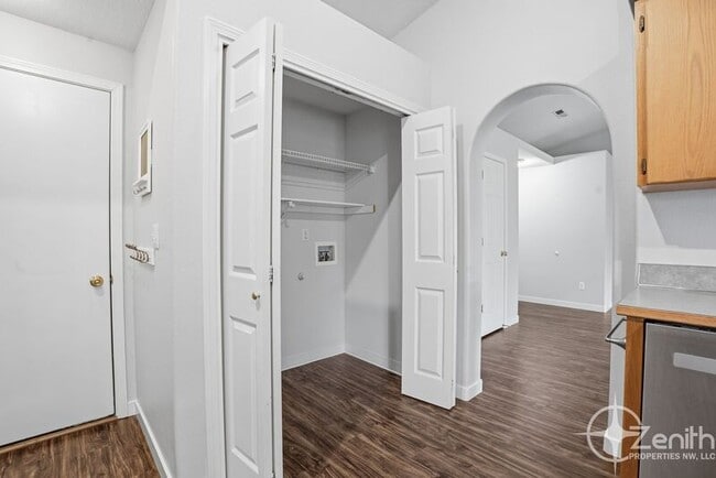 Building Photo - 15605 NE 92nd St