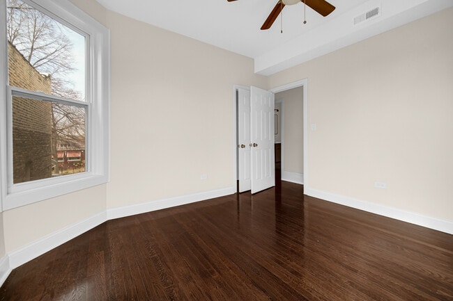 Building Photo - 7011 S Prairie Ave