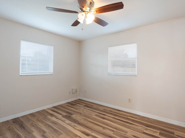 Building Photo - MOVE IN WITH ZERO DEPOSIT - UPDATED 3 BEDROOM HOME IN VENICE
