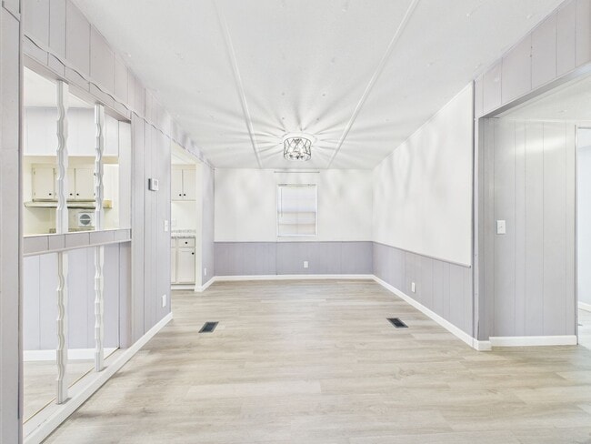 Building Photo - 3 Bedroom, 2 Bathroom Rental