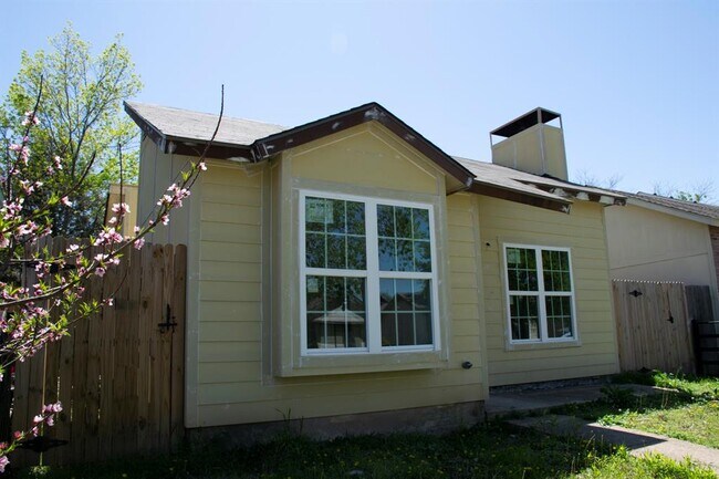 Building Photo - 10356 Chelmsford Dr