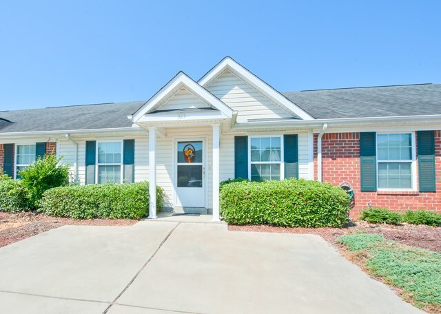Building Photo - 323 Greendale Pl