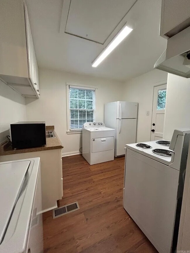 Building Photo - 204 N Tyler St