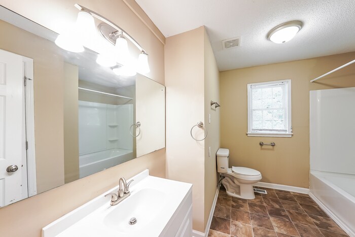 Building Photo - 1656 5th Pl NW