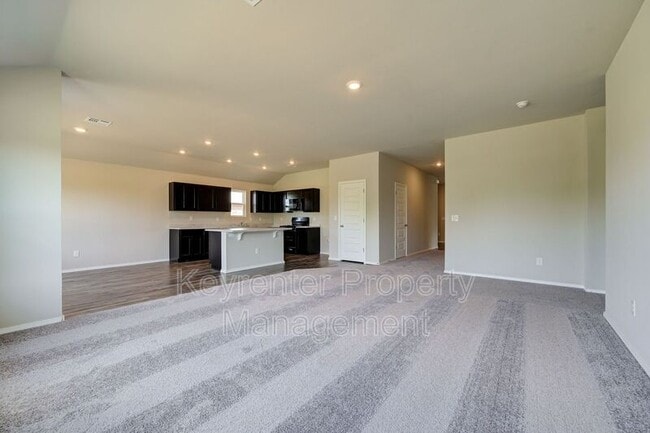 Building Photo - 755 Foxtail Dr