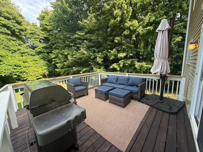 Building Photo - Welcome Home –  Beautiful 5 Bed/4 bath in ...