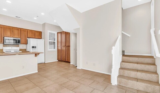 Building Photo - 443 Almond Rd