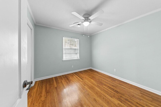 Building Photo - Available NOW!!!! Renovated Kitchen and Ba...