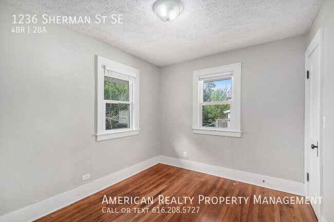 Building Photo - 1236 Sherman St SE