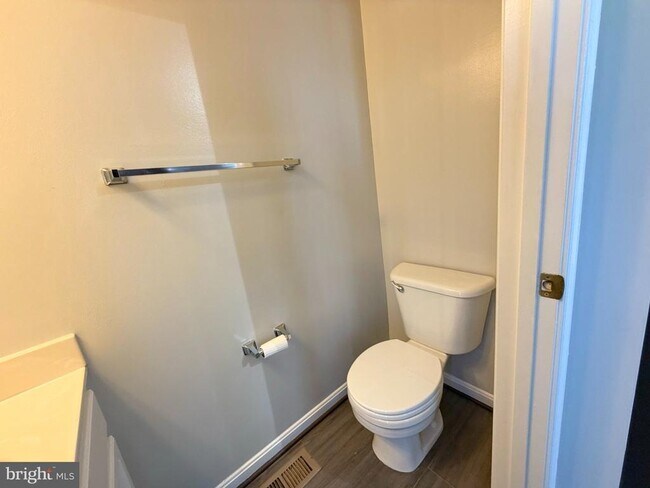 Building Photo - 8316 Green Grass Rd