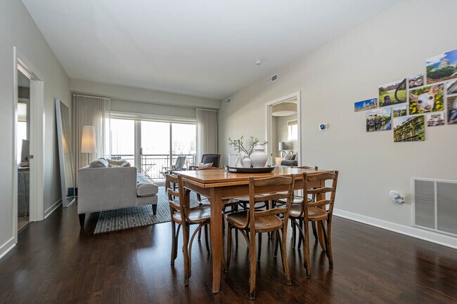 Building Photo - 5858 N Broadway