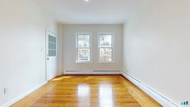 Building Photo - 112 Greenwood St