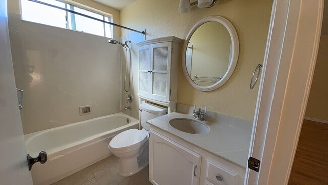 Building Photo - 649 Daffodil Dr
