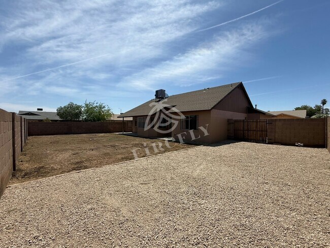 Building Photo - 10720 W Wagon Wheel Dr