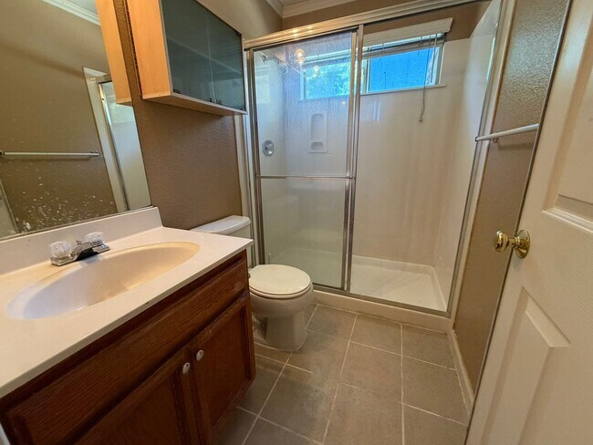 Building Photo - AVAILABLE NOW! Come view this 5 Bedroom single family home in Rocklin!