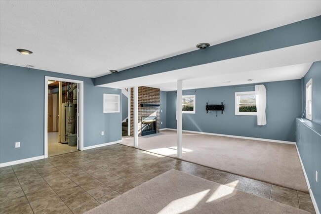 Building Photo - Spacious 4-Bedroom Home with Fenced Yard a...
