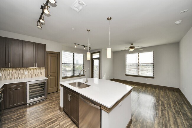 Building Photo - 5454 State St