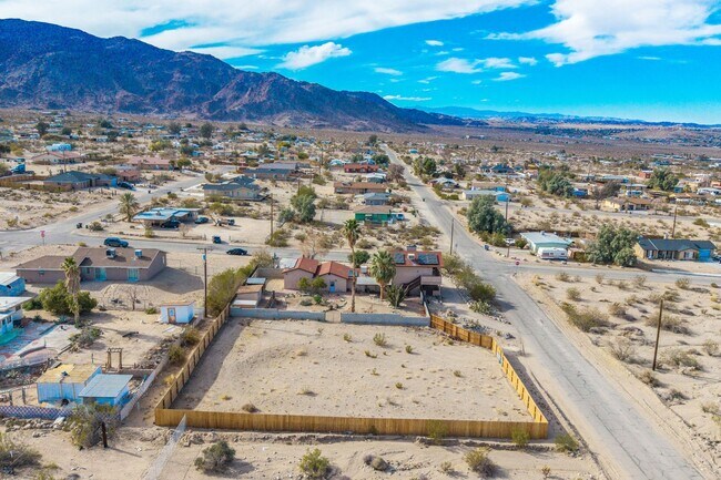 Building Photo - 7565 Sherman Hoyt Ave