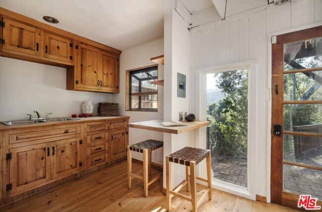 Building Photo - 517 Canon View Trail