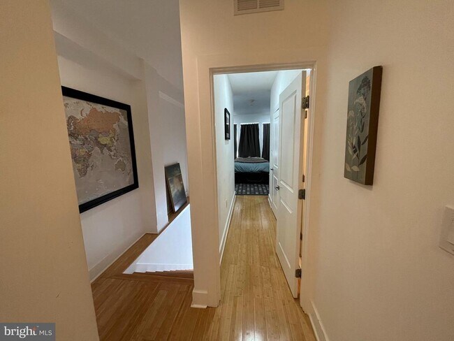 Building Photo - 1013 V St NW