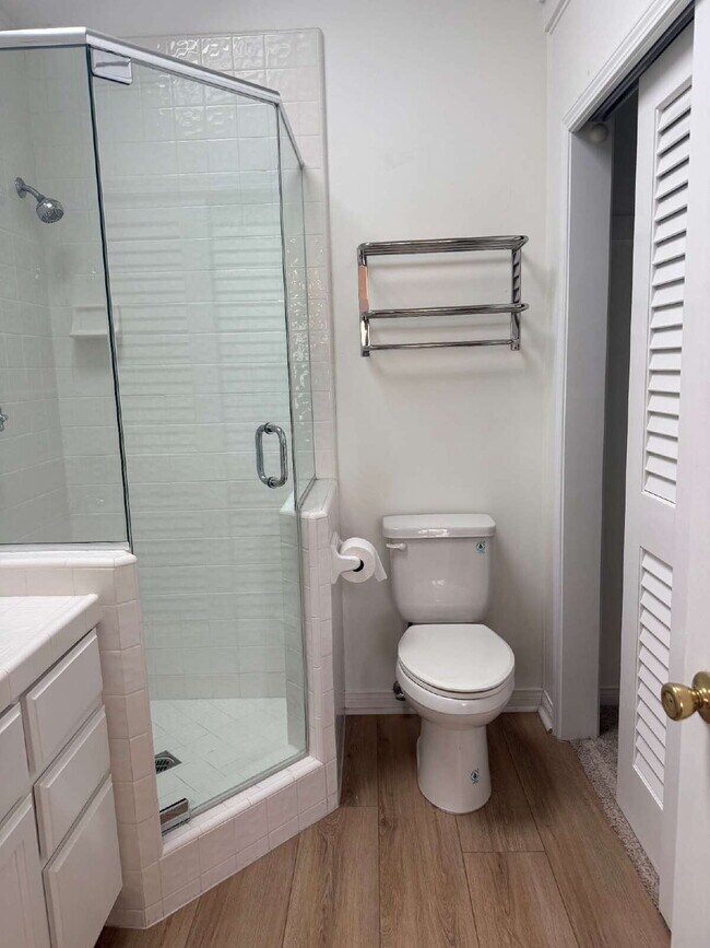 Building Photo - Unfurnished Studio Balboa Island