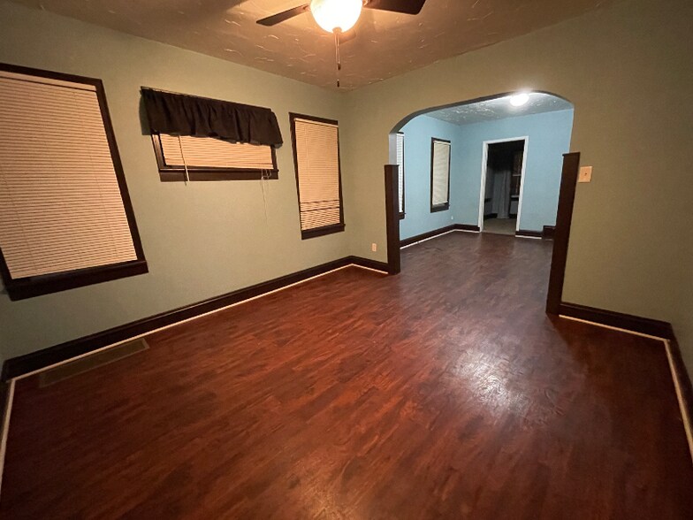 Building Photo - 544 Brown St