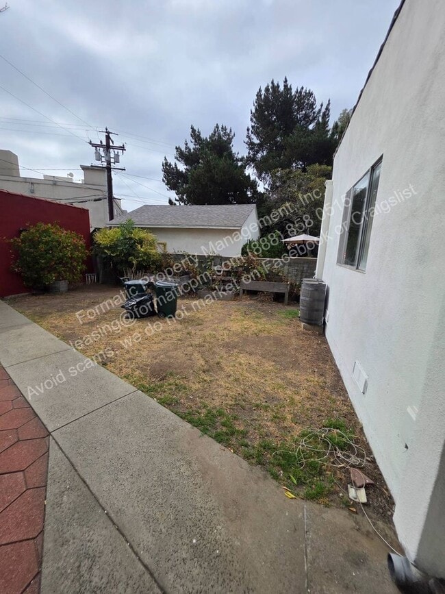 Building Photo - 1720 La Senda Pl