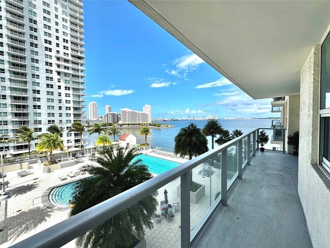 Building Photo - 1155 Brickell Bay Dr