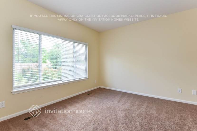 Building Photo - 631 Edward Dr