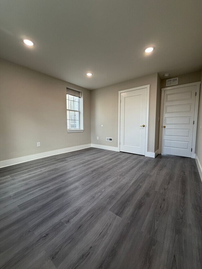 Building Photo - ??? NEWLY RENOVATED 3 BEDROOMS & 2.5 BATH HOUSE LOCATED IN HADDINGTON