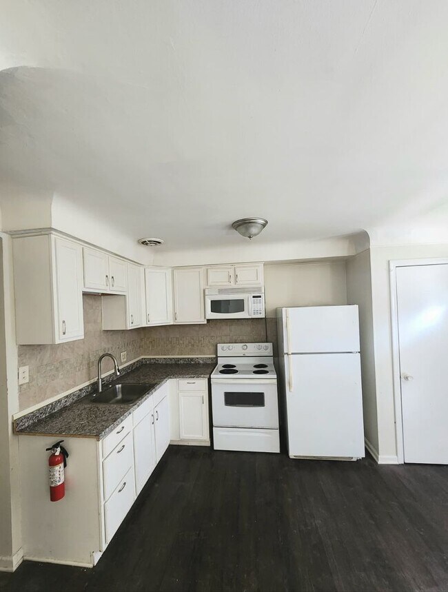 Building Photo - 2056-72 Lafayette Apartments