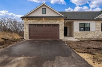 Building Photo - 5718 Willow Creek Ln