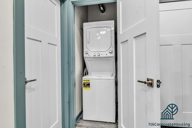 Building Photo - Furnished 2-Bedroom, 2-Bath Apartment near the Medical Campus