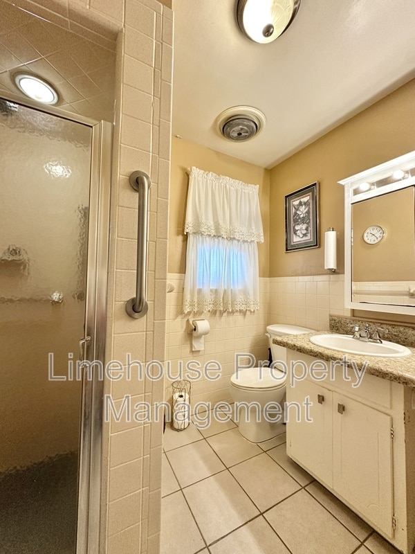 Building Photo - 316 Tudor Pl