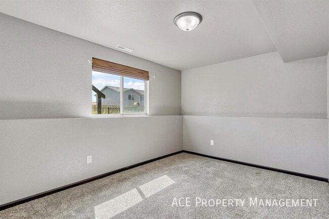 Building Photo - 656 Boswell Blvd