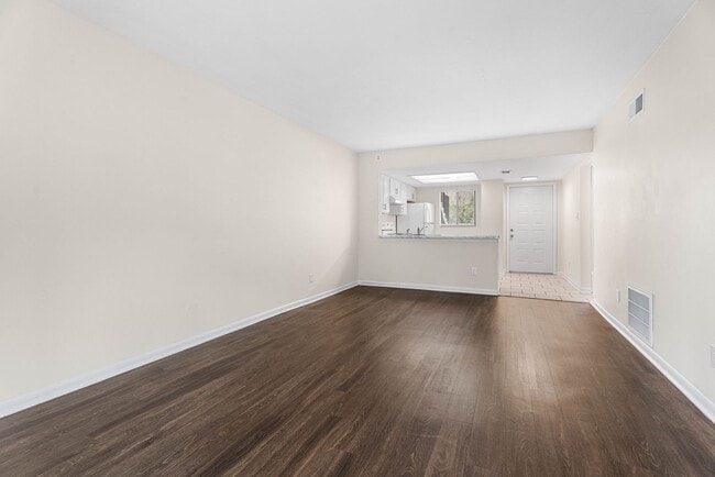 Building Photo - Move-In Ready 2 BR/ 2BA Condo on Southside close to Truman