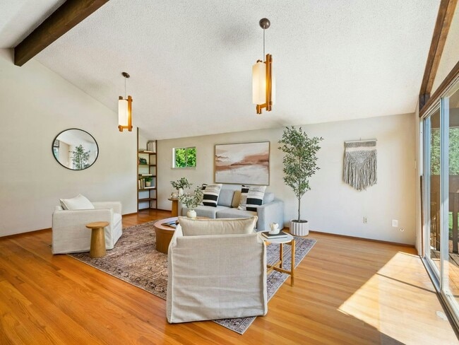 Building Photo - 43236 E Oakside Pl