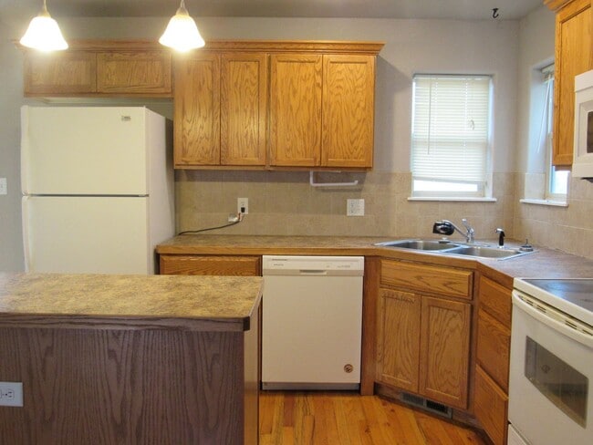 Building Photo - Charming 2 Story Doll House W/Unfinished Basement