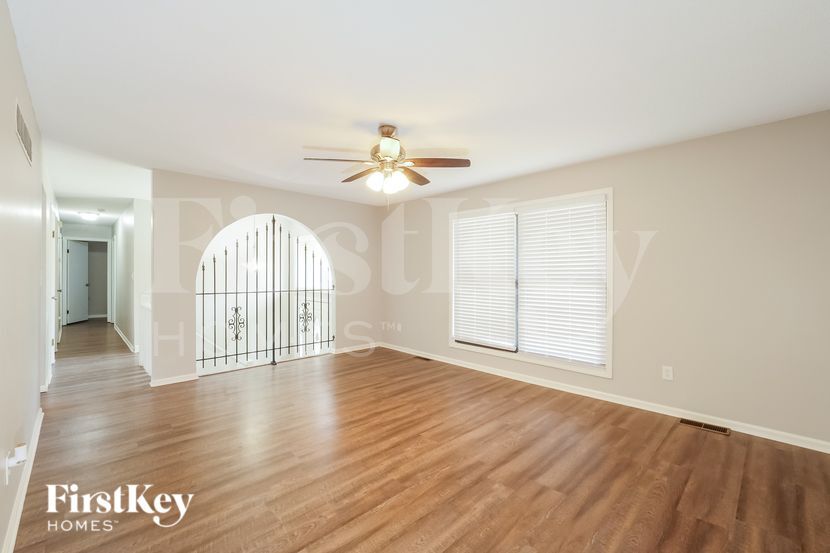 Building Photo - 6704 NW Mirror Lake Terrace