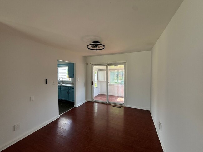 Building Photo - 3BR Home + Separate 1BR In Law Apartment | Private Entrance | 2 Kitchens | 2 W/D | Yard + Driveway