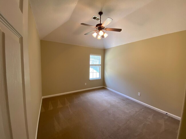 Building Photo - GORGEOUS 4 BEDROOM 3 BATHROOM CORDOVA RENT...