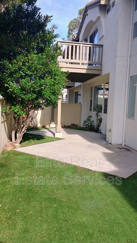 Building Photo - 1866 Via Capri St