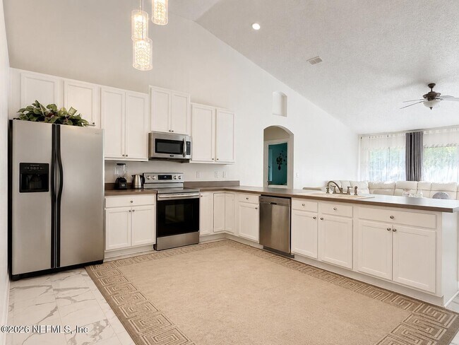 Building Photo - 13687 Devan Lee Dr E