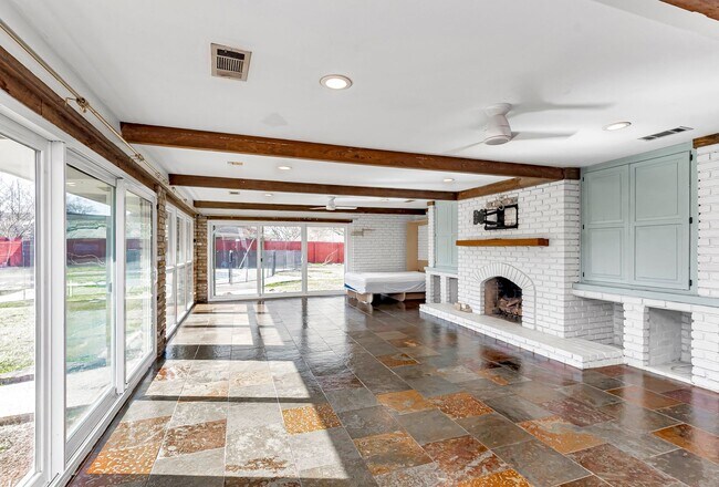 Building Photo - 4204 Pine Park Dr
