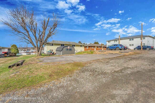 Building Photo - 809 Moosic Rd