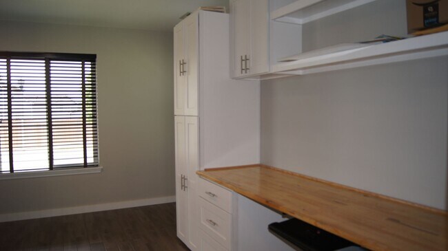 Building Photo - Lovely, upgraded DuPont home
