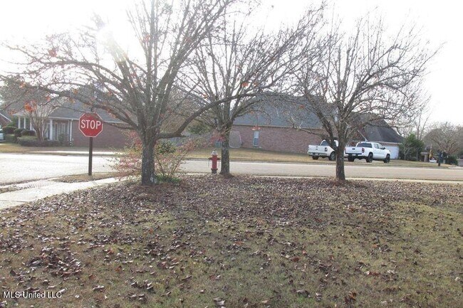 Building Photo - 201 Apple Blossom Cir
